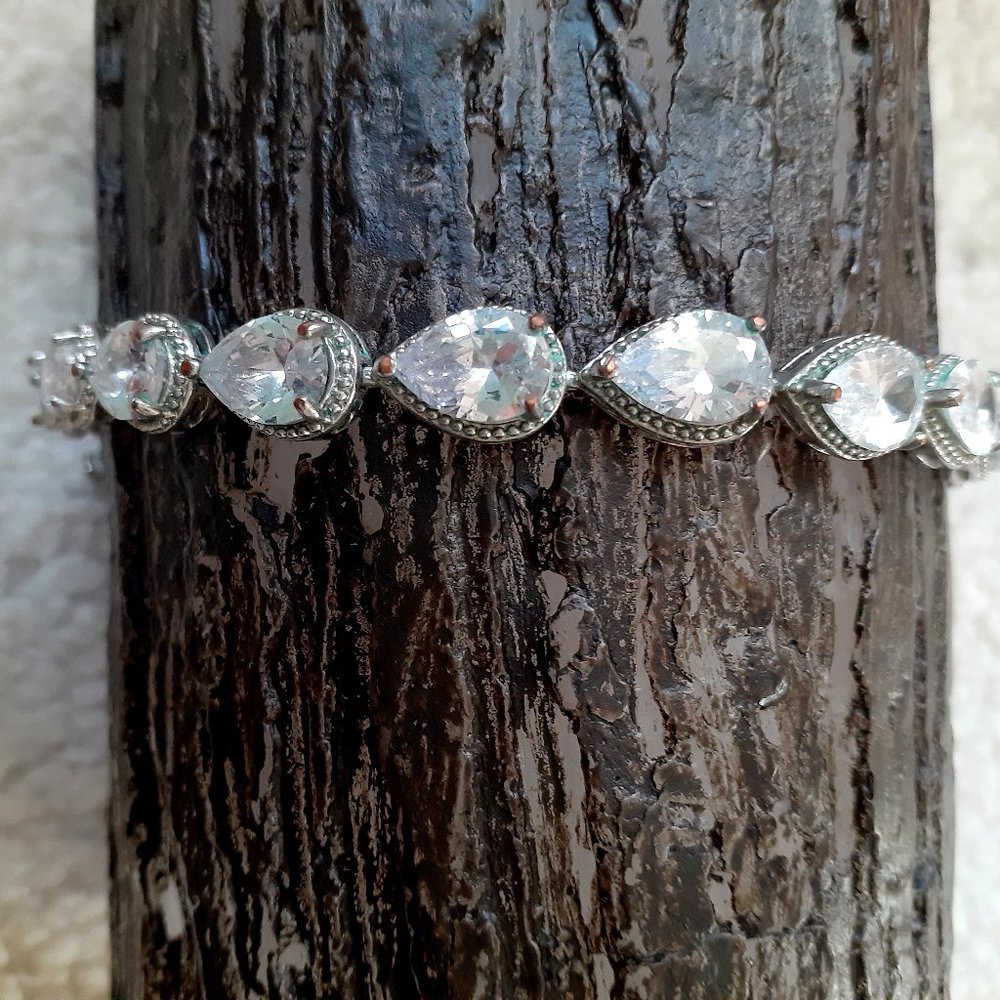 Cubic Zirconia Teardrop Bracelet